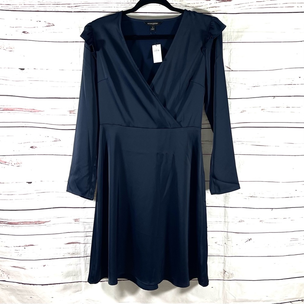 Banana Republic Women's A-Line Dress‎ Size 4 Long Sleeve V-Neck Blue